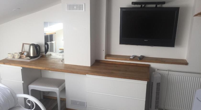 Barton Gate Farm - image 2