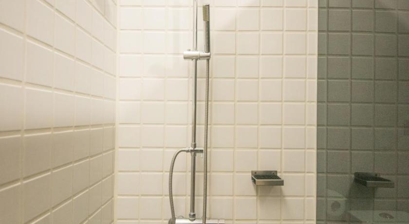 Image of Triple (No Window) 16