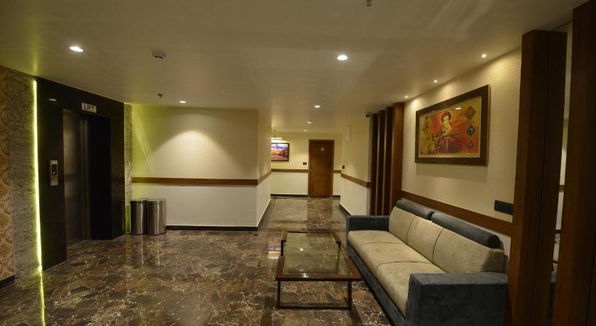 Hotel RR 62 photo