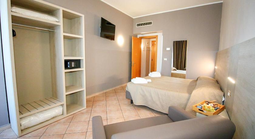 Image of Triple Room 6