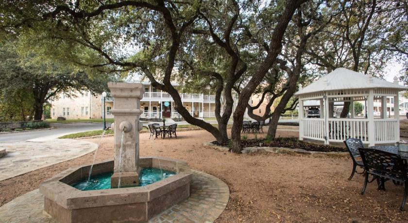 Gruene River Hotel & Retreat photo