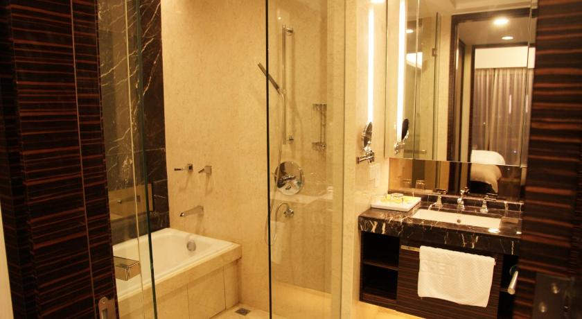 Image of Deluxe Suite with 3 Beds 2