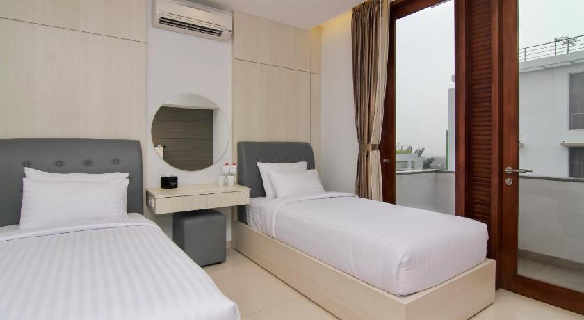 Image of Executive Suite 8
