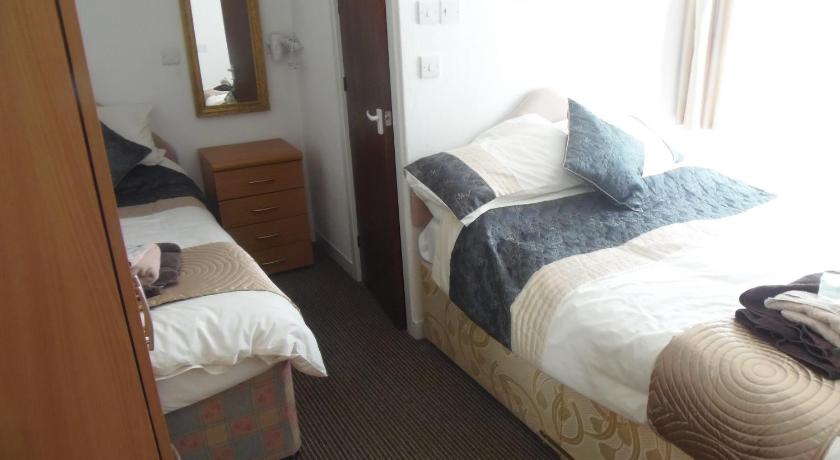 Image of Family Room (2 Adults + 2 Children) 1