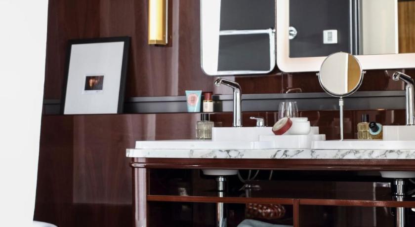 Image of Suite with Terrace 2