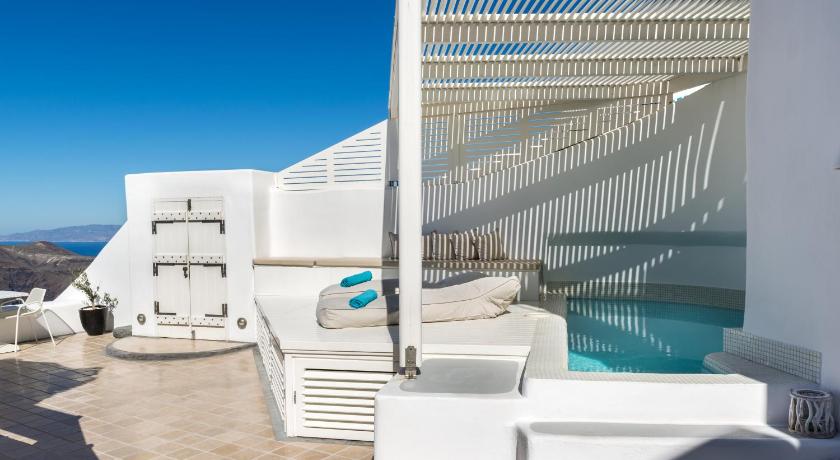White Santorini Suites & Spa - image 15