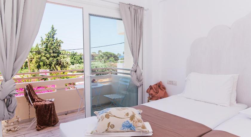 Image of Deluxe Mini Suite With Jacuzzi (up to 2 people) 9