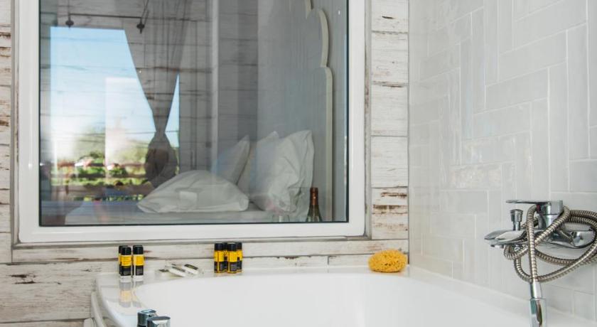 Image of Deluxe Mini Suite With Jacuzzi (up to 2 people) 2