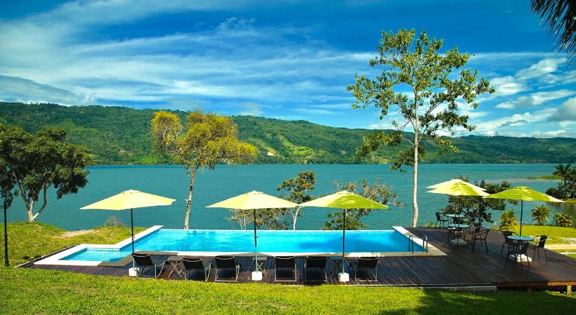 Sauce Lodge - Laguna Azul photo