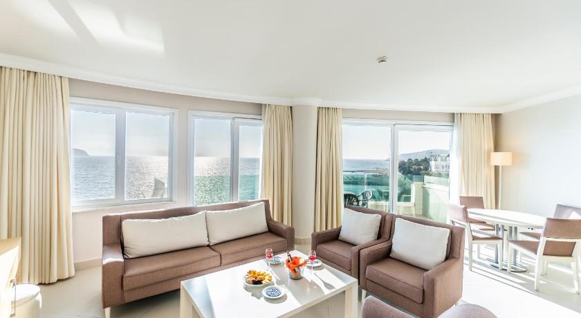 Image of Suite with Sea View 4