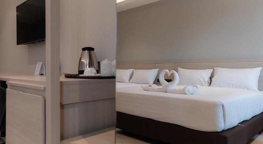 Image of Family Deluxe 6