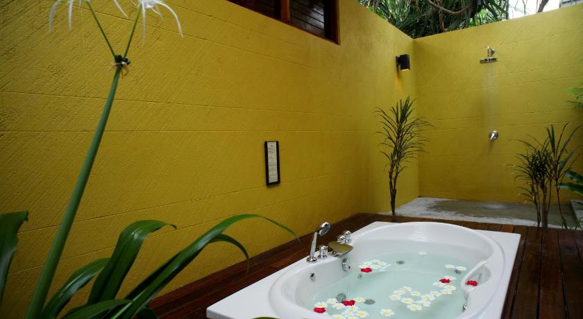 รูปของบังกะโลพร้อมวิวทะเล (Seaview Bungalow) 2