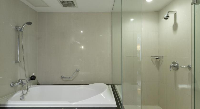Image of 1-Bedroom Executive Suite for 3 People 13