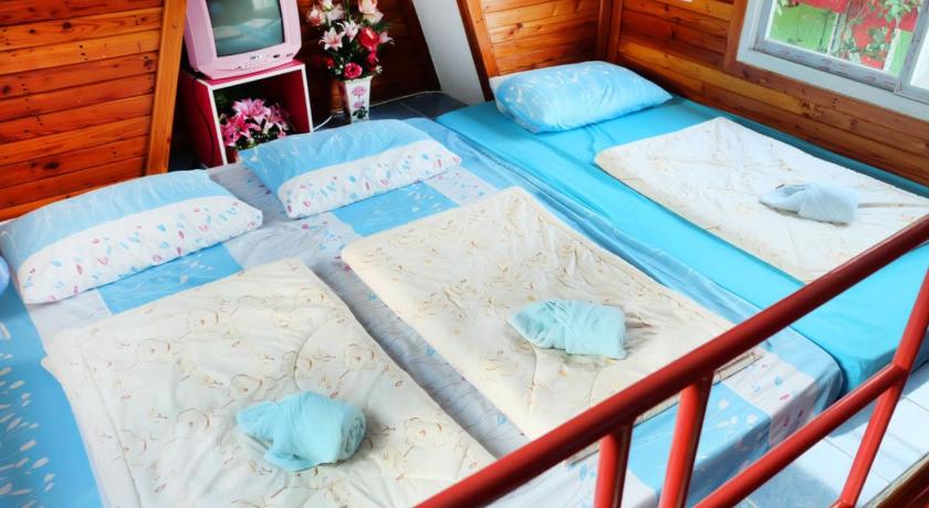 a bed room with two beds and a desk, A Houses Homestay in Khao Yai