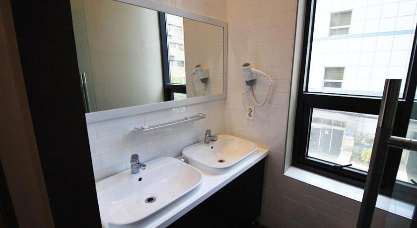 Bild av 1 Person i Sovsal med 11 sängar och delat badrum - Mixad (1 Person in 11-Bed Dormitory with Shared Bathroom - Mixed) 11