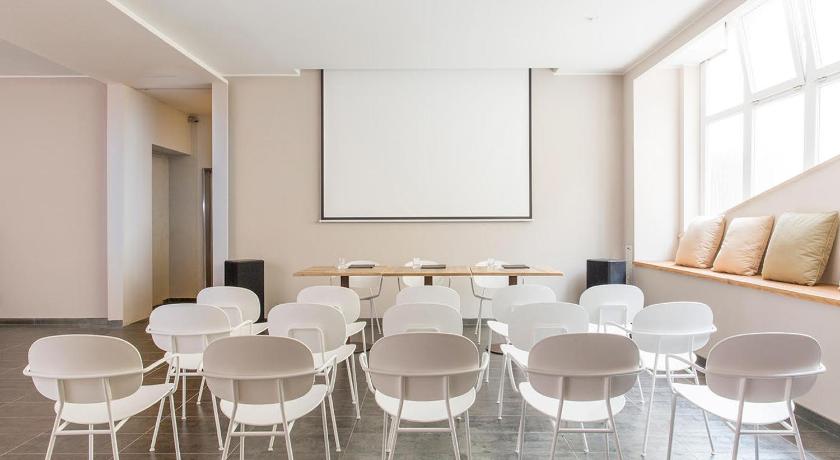 ローマ Patrizia Romana Palace 4つ星 ホテル プール