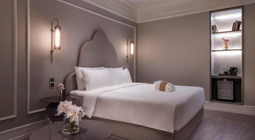 Image of Deluxe Room 1 King Bed 5