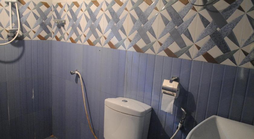 a bathroom with a toilet and a sink, Singh Bro's in Nuwara Eliya