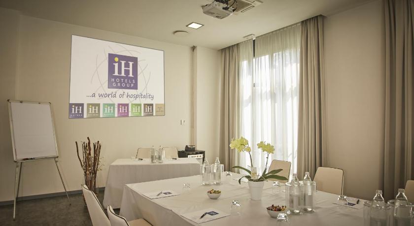 IH Hotels Milano Lorenteggio