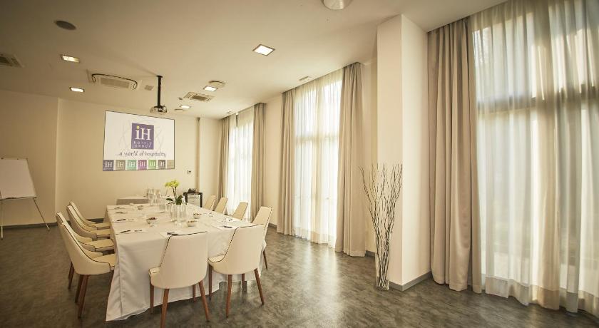 IH Hotels Milano Lorenteggio