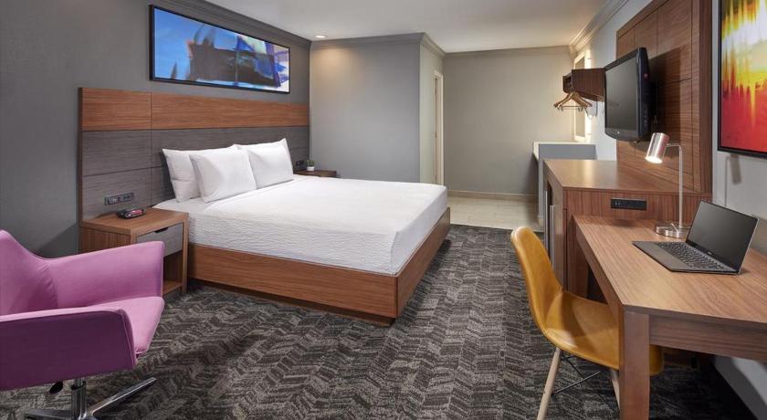 Studio Inn & Suites Downey photo