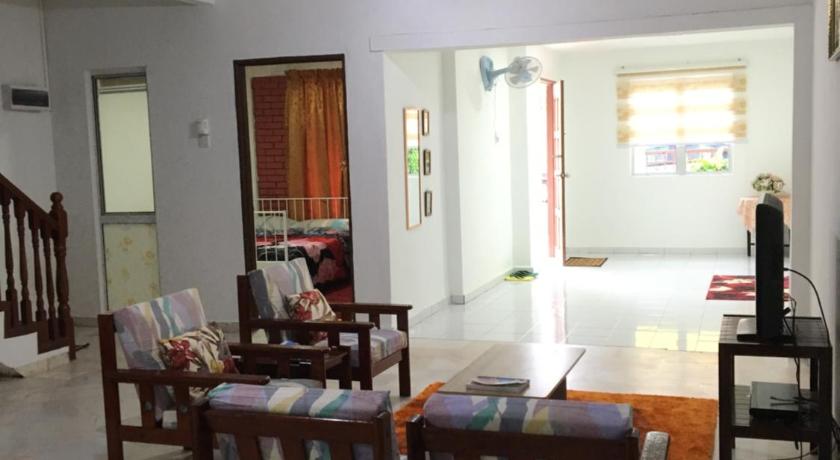 RB Double Storey Bandar Tasik Selatan Homestay — Hotel in Kuala Lumpur
