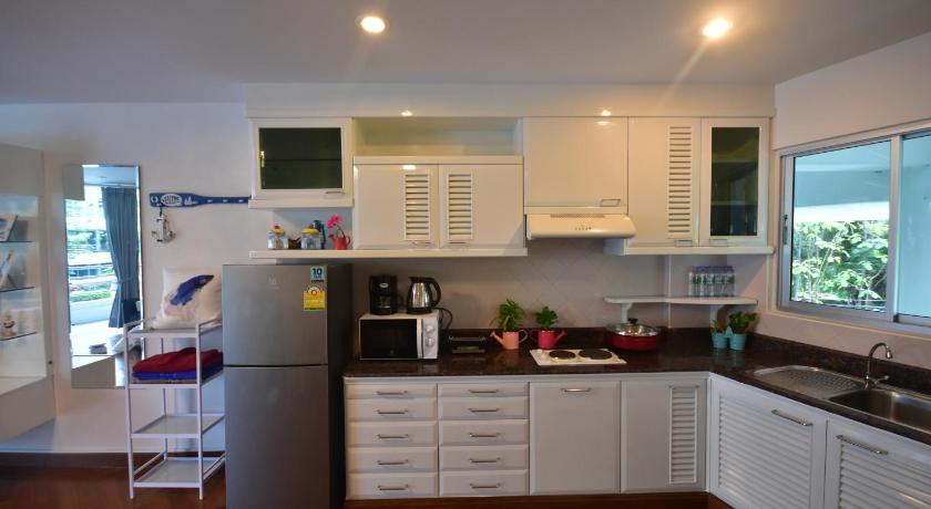Hua Hin Beachfront Condo With Beach Access & Pools - image 4