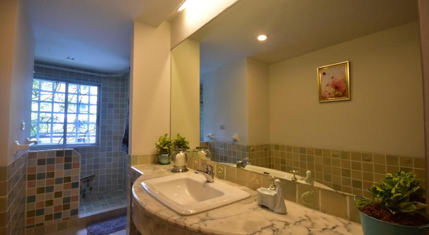 Hua Hin Beachfront Condo With Beach Access & Pools - image 21