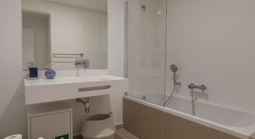 LovelyStay - Modern and colourful flat in the heart of Graca photo