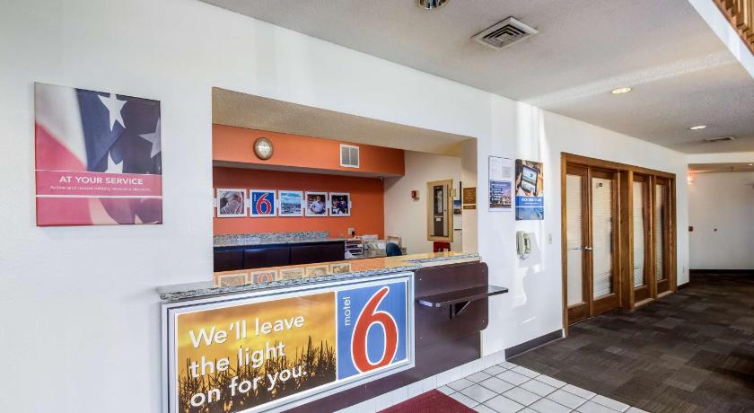 Motel 6-Saukville, WI