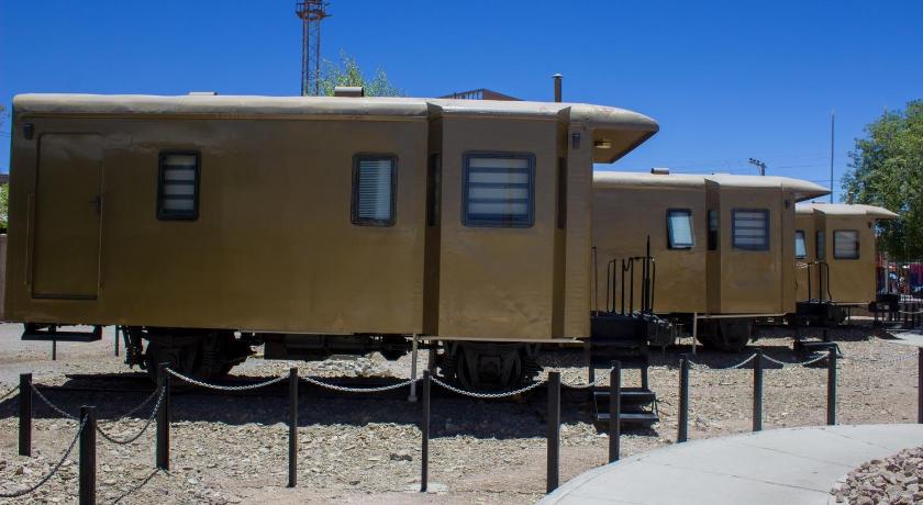 Onkel Inn Wagon Sleepbox Uyuni — Hotel in Uyuni