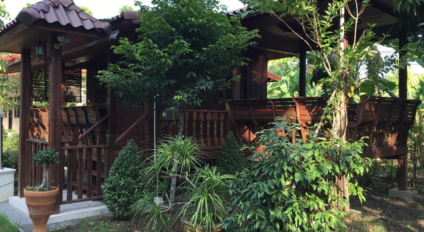 Image of Bungalow with Garden View 3