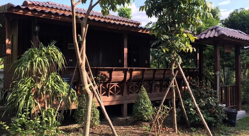 Image of Bungalow with Garden View 4