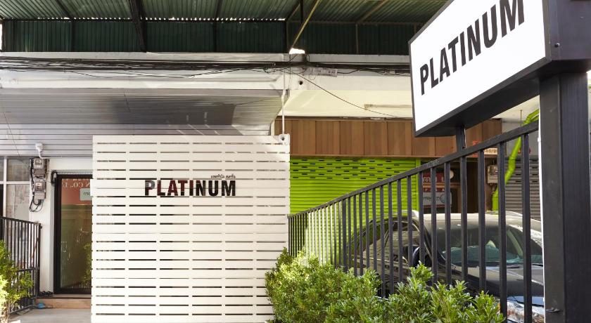 Platinum Deluxe Shopping Apartments – Bangkok, NY