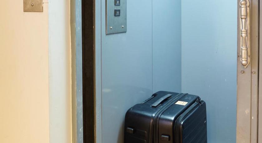 Platinum Deluxe Shopping Apartments – Bangkok, NY