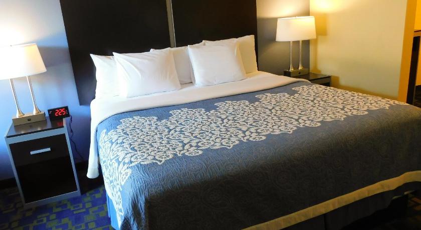 Days Inn & Suites by Wyndham Pocahontas photo