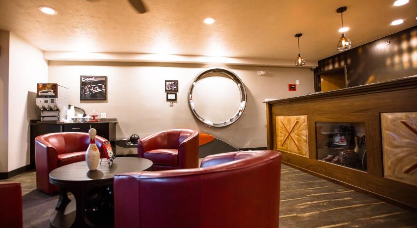 Ten Pin Inn & Suites photo