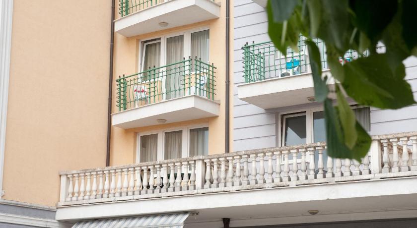 Image of Studio with Balcony 7