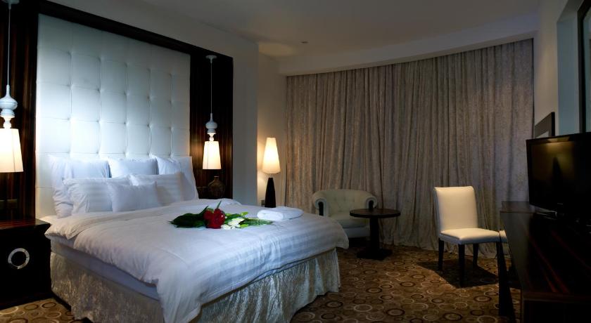 Ista Suites Seef photo