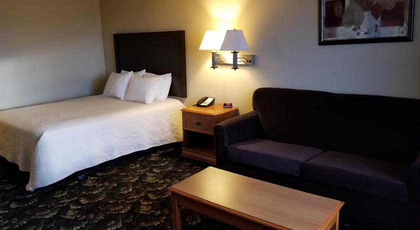 Grand View Inn & Suites photo