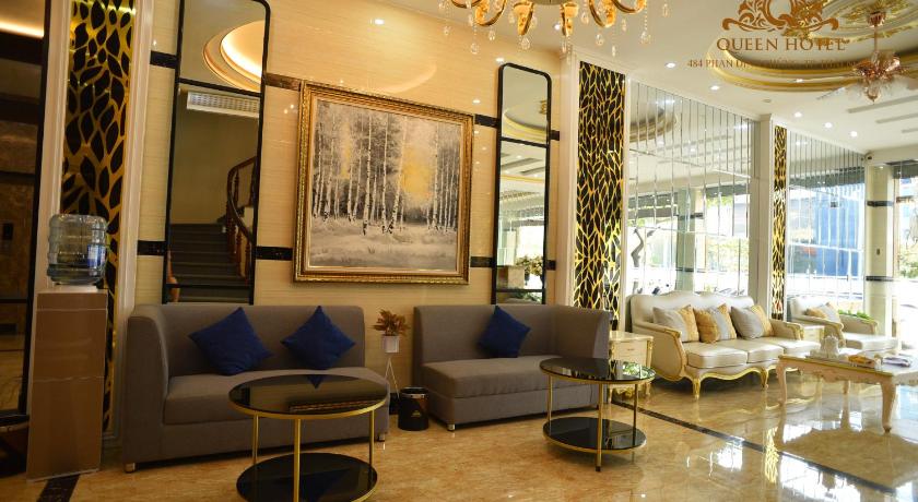 Queen Hotel photo