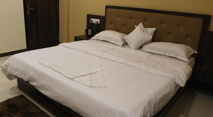 Hotel Shri Sharanam photo