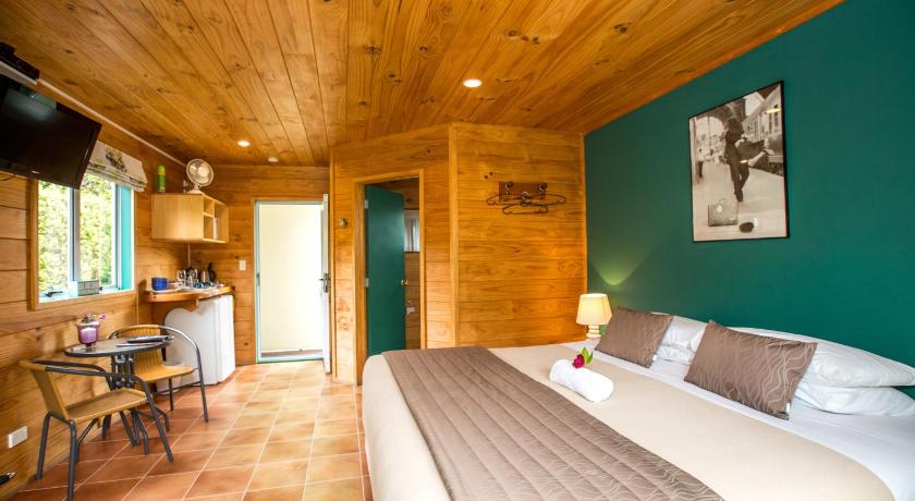 Tatahi Lodge Beach Resort photo