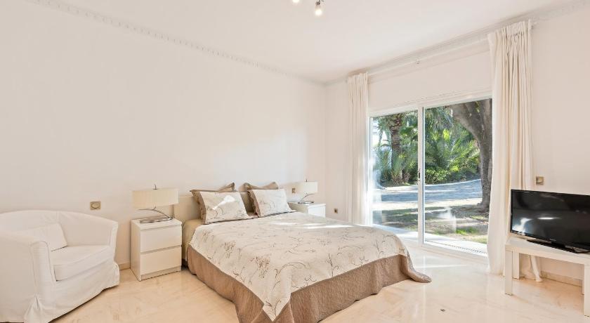 6 Bedrooms Luxury Villa Camilla Nueva Andalucia Marbella