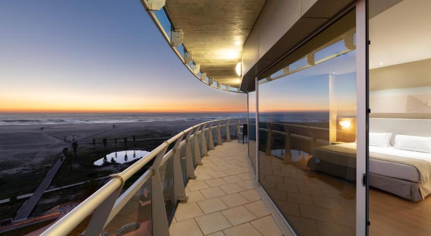 フィゲイラ・ダ・フォシュ Eurostars Oasis Plaza Hotel 4つ星 ホテル 外観