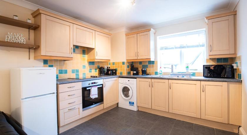Spacious 2BR Flat in Stansted - image 22