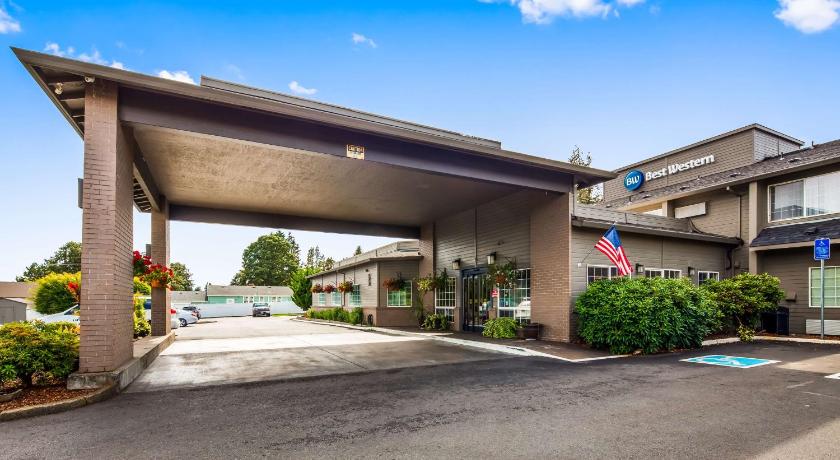 Best Western Oak Meadows Inn photo