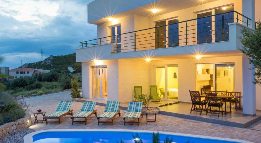 Holiday home Sandra — Hotel in Makarska