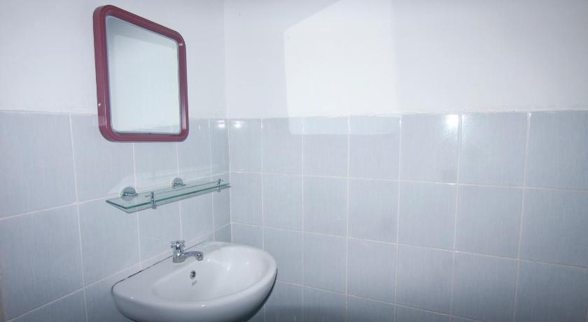 a bathroom with a sink and a mirror, Manta Manta Guesthouse in Labuan Bajo