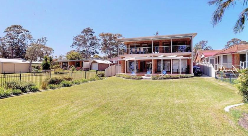 Paradise Beach Apartments photo